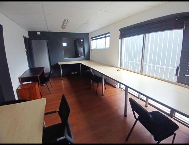 288M² OFFICE TO LET IN NEWTON PARK